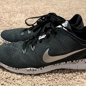Nike Free Run TR MT 5 Athletic Running Shoes